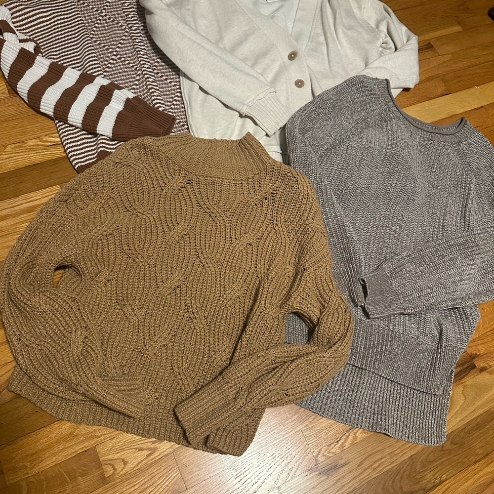 4 sweaters - Picture 5 of 7